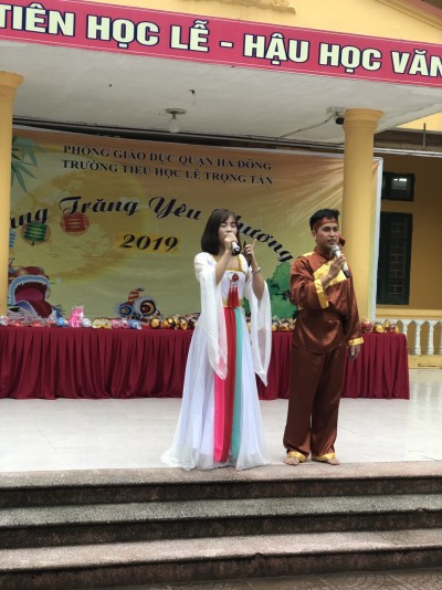 Tết Trung thu trường Tiểu học Lê Trọng Tấn