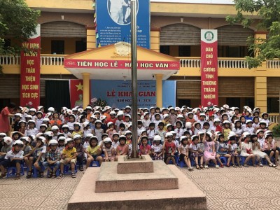 Cùng HONDA trao mũ bảo hiểm cho HS lớp 1