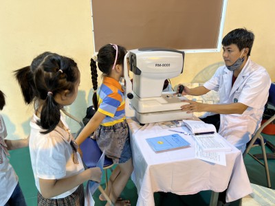 Tổ chức khám sức khoẻ cho học sinh toàn trường năm học 2022-2023