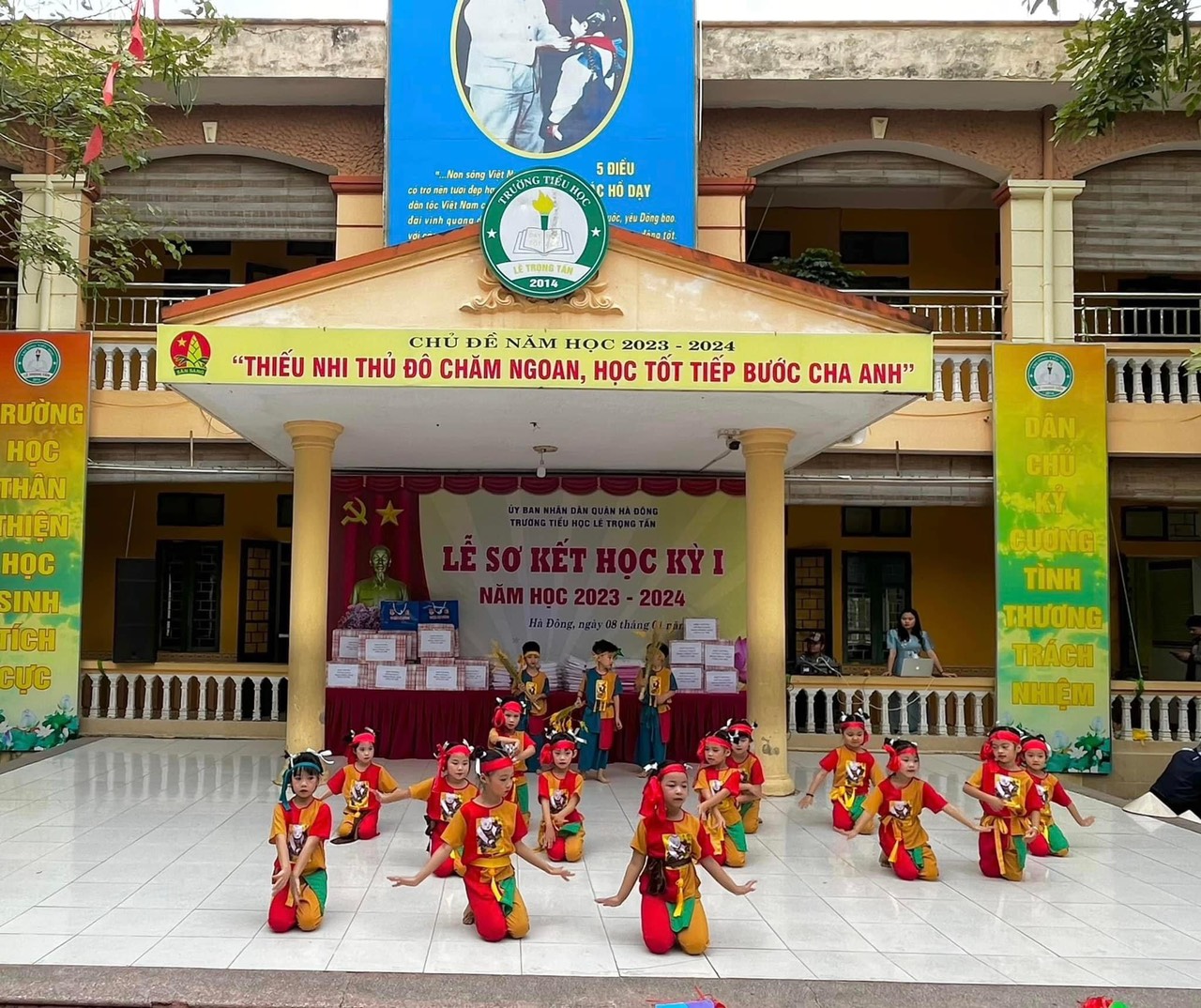 z5061247889054 1296913a48d5d7da2c81e10dc8164136