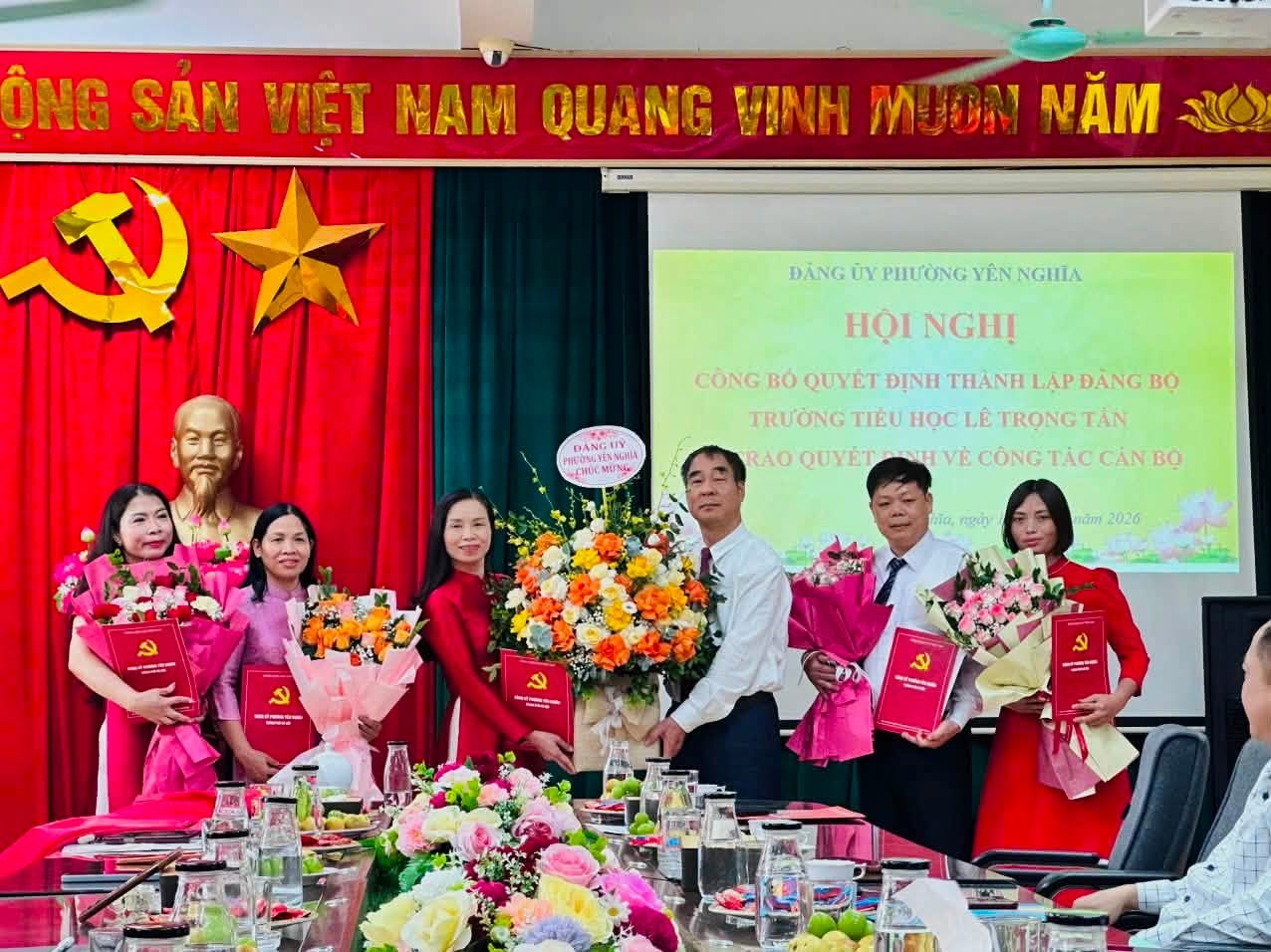 HỘI NGHỊ CÔNG BỐ QUYẾT ĐỊNH THÀNH LẬP ĐẢNG BỘ TRƯỜNG TH LÊ TRỌNG TẤN