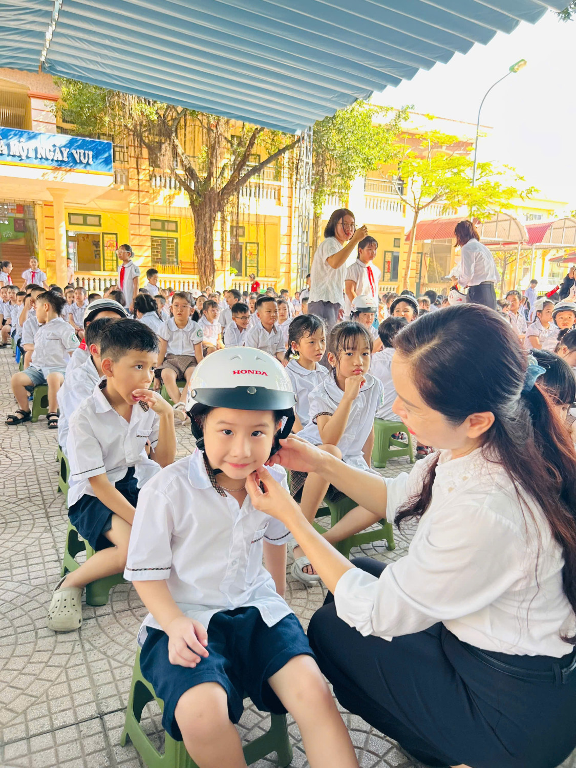 SINH HOẠT DƯỚI CỜ – “AN TOÀN GIAO THÔNG – CHO NỤ CƯỜI TRẺ THƠ